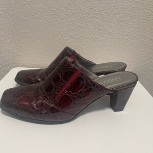 Andiamo Burgundy Croc-Embossed Heeled
Mules